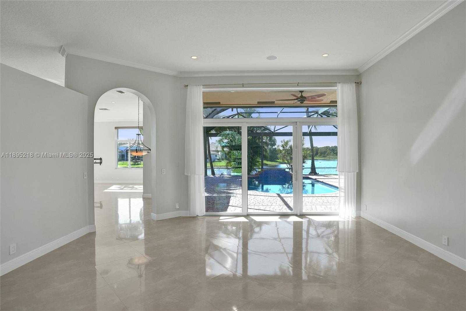 Small Image of 2715 EDGEWATER CT, Weston Number 48
