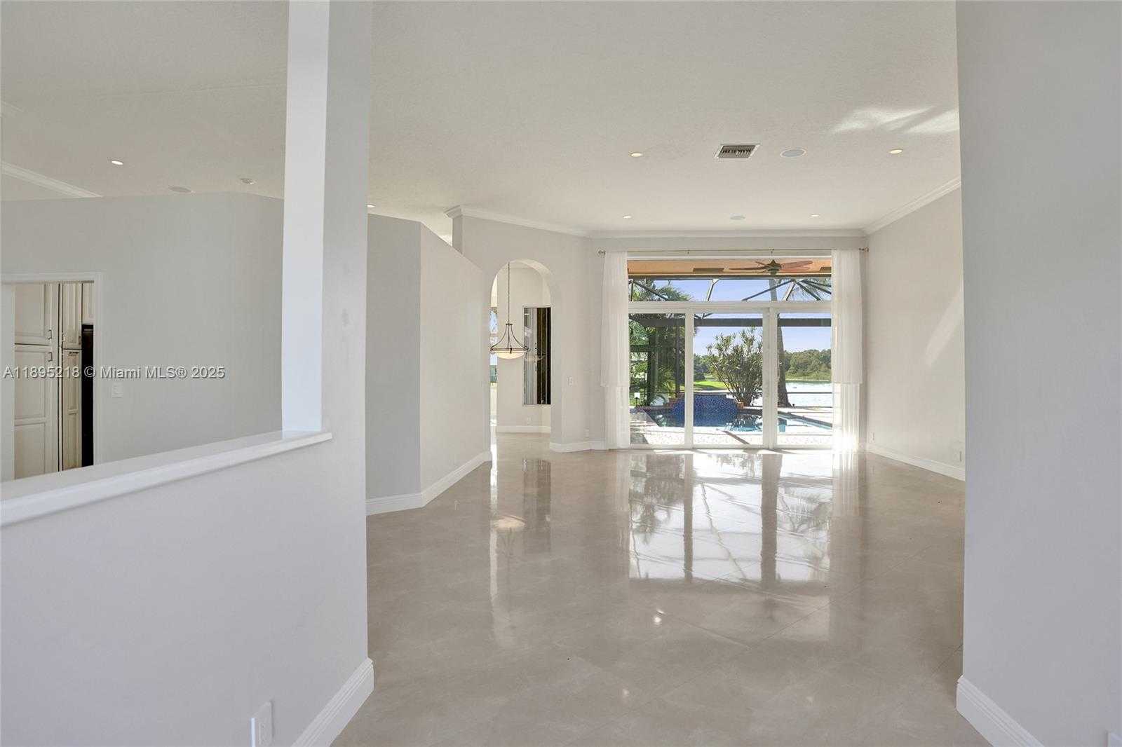 Small Image of 2715 EDGEWATER CT, Weston Number 49