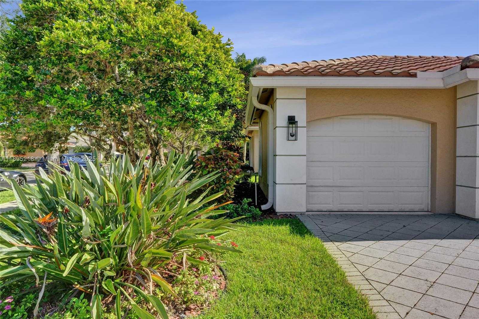 Small Image of 2715 EDGEWATER CT, Weston Number 50