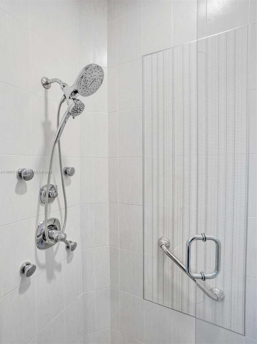 Small Image of 2715 EDGEWATER CT, Weston Number 54