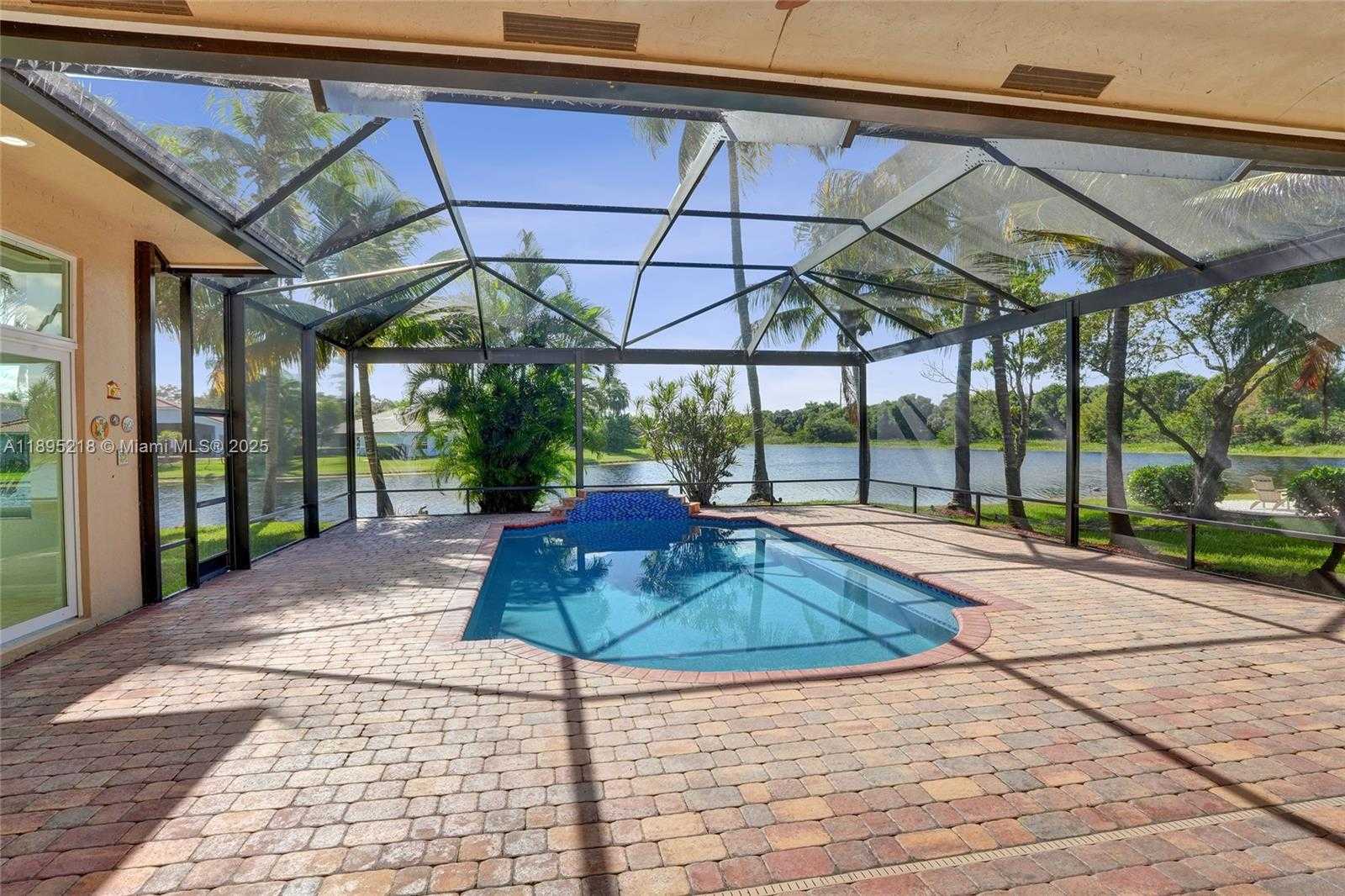 Small Image of 2715 EDGEWATER CT, Weston Number 60