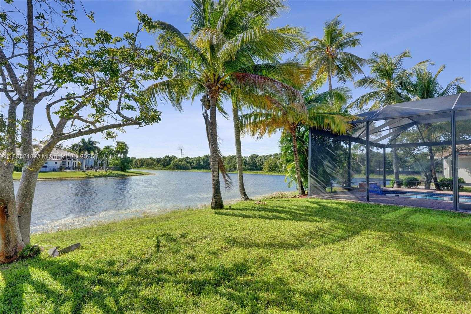 Small Image of 2715 EDGEWATER CT, Weston Number 64