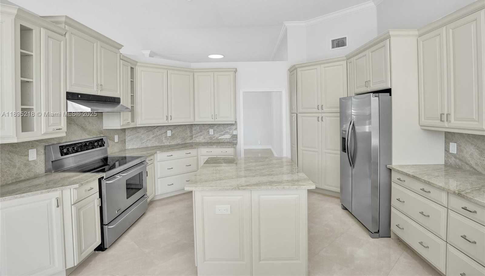 Small Image of 2715 EDGEWATER CT, Weston Number 8