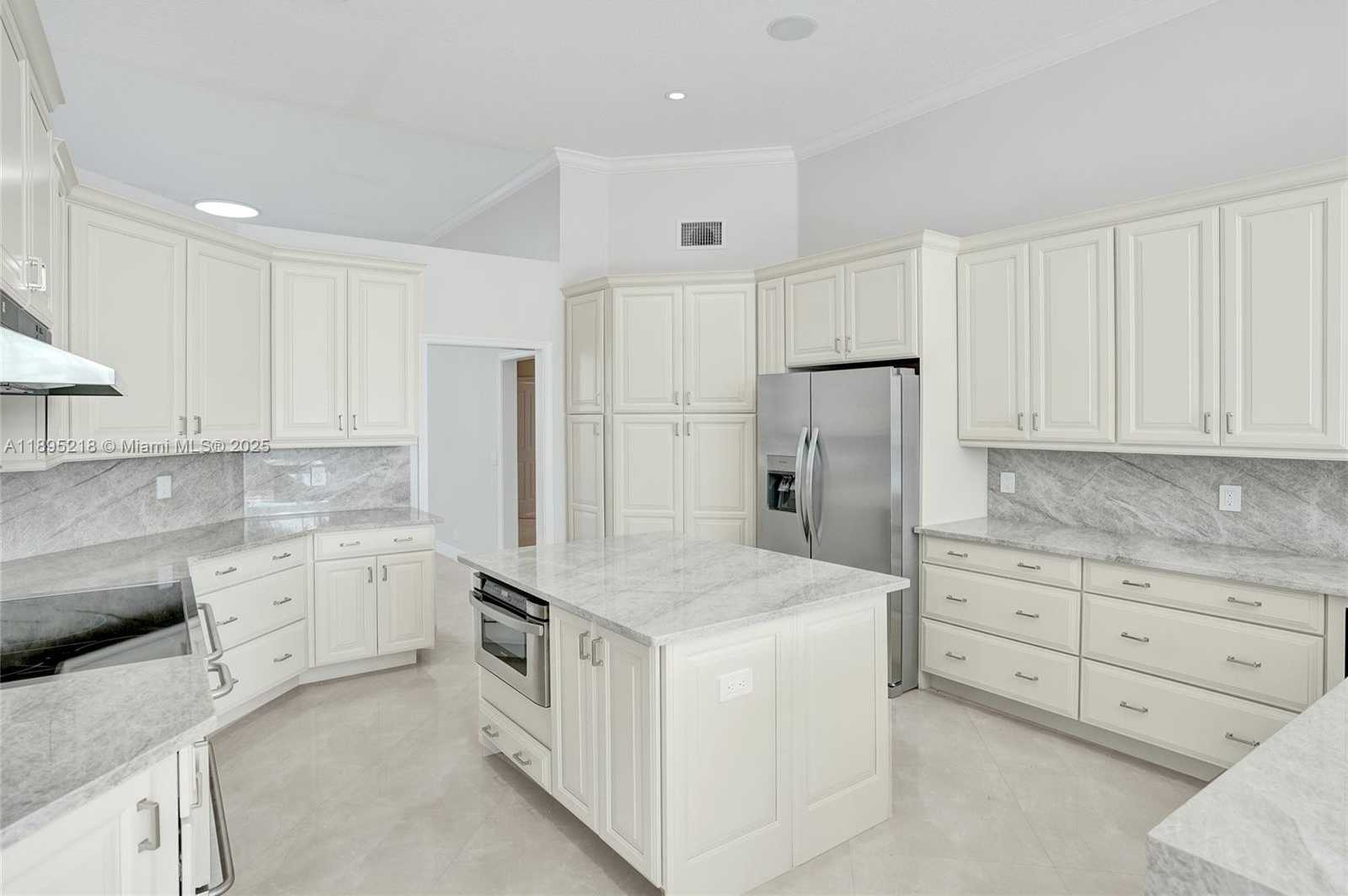 Small Image of 2715 EDGEWATER CT, Weston Number 9
