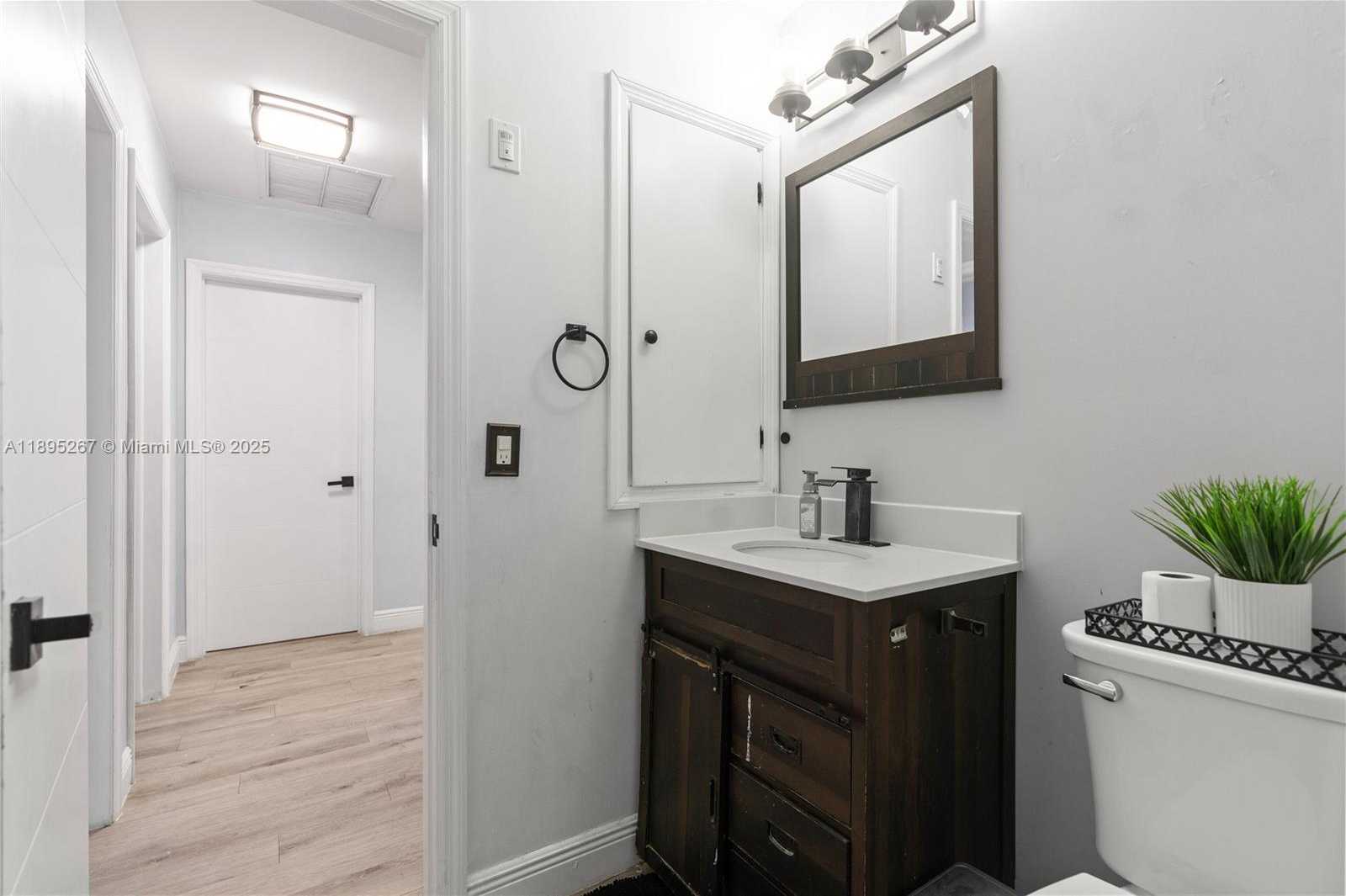 Small Image of 6791 SOUTH WEST 10TH CT, Pembroke Pines Number 13