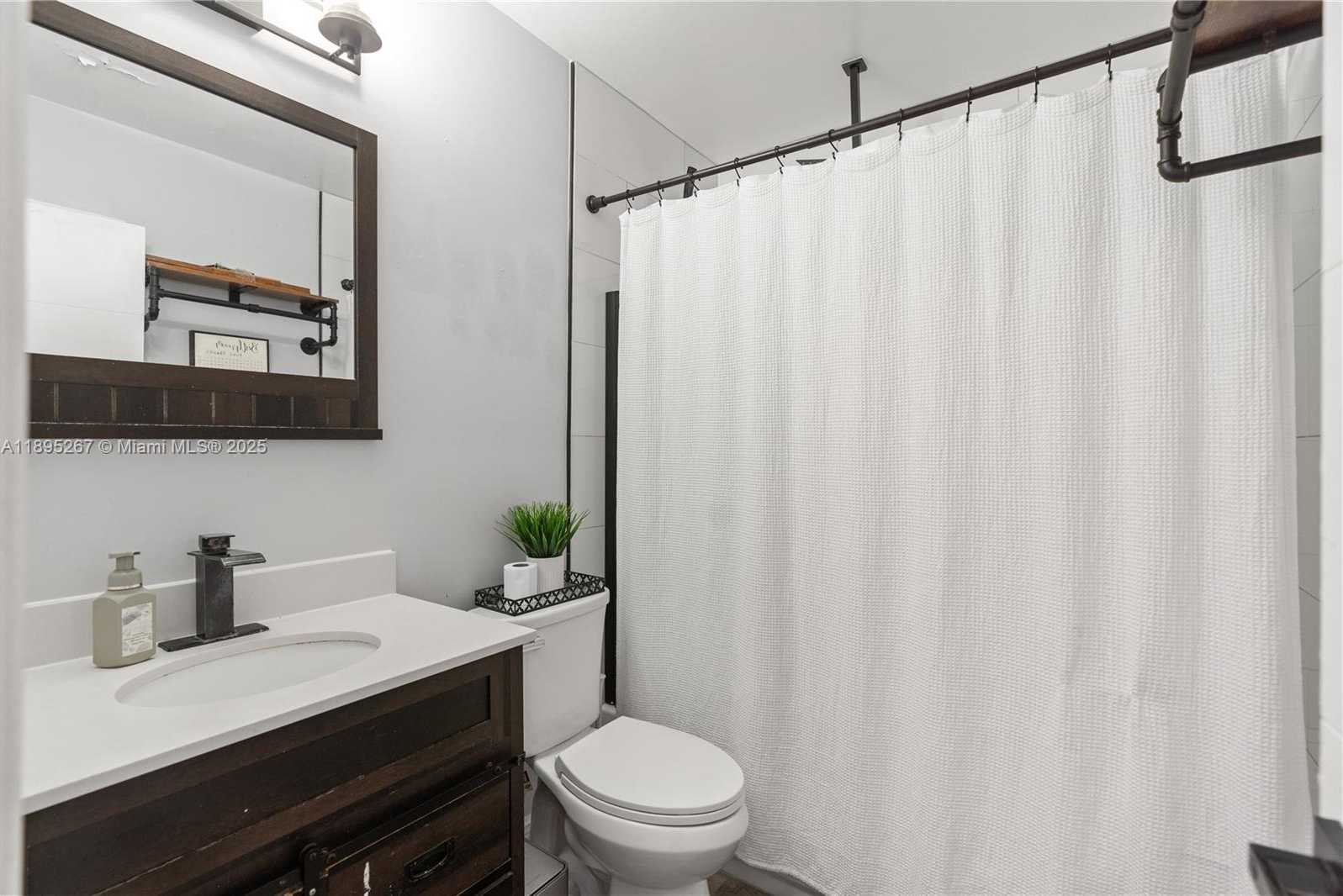 Small Image of 6791 SOUTH WEST 10TH CT, Pembroke Pines Number 14