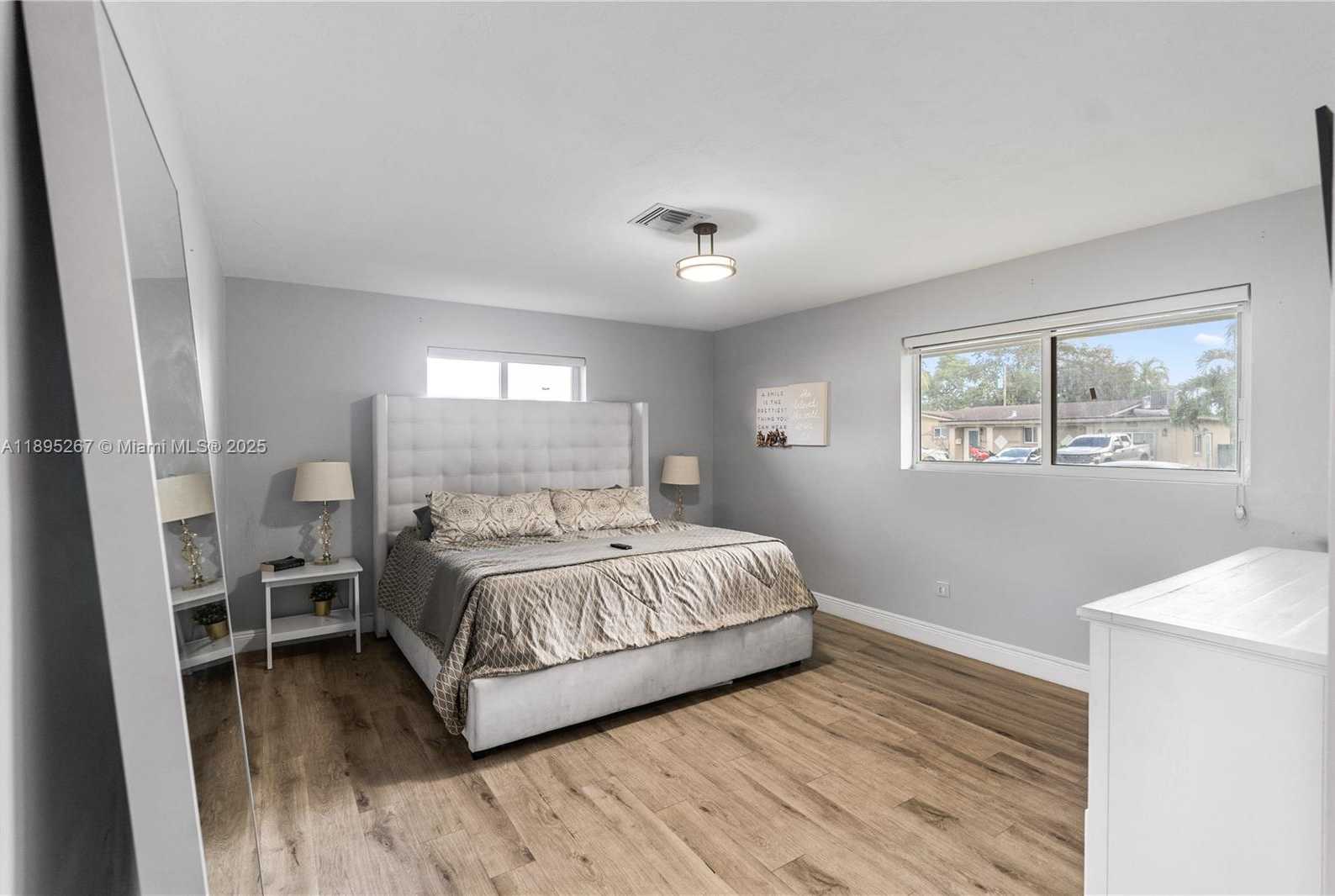 Small Image of 6791 SOUTH WEST 10TH CT, Pembroke Pines Number 16