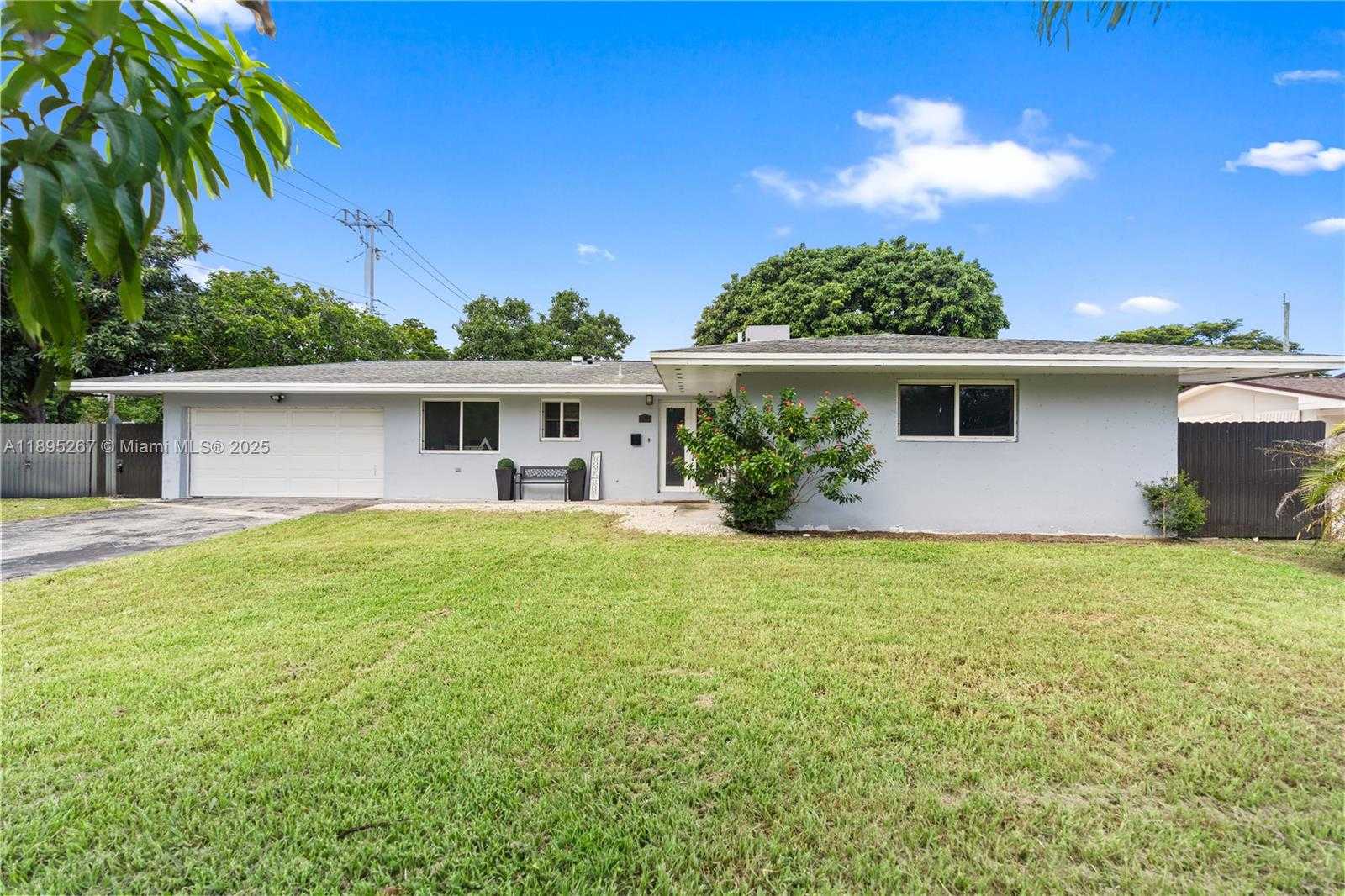 Small Image of 6791 SOUTH WEST 10TH CT, Pembroke Pines Number 2