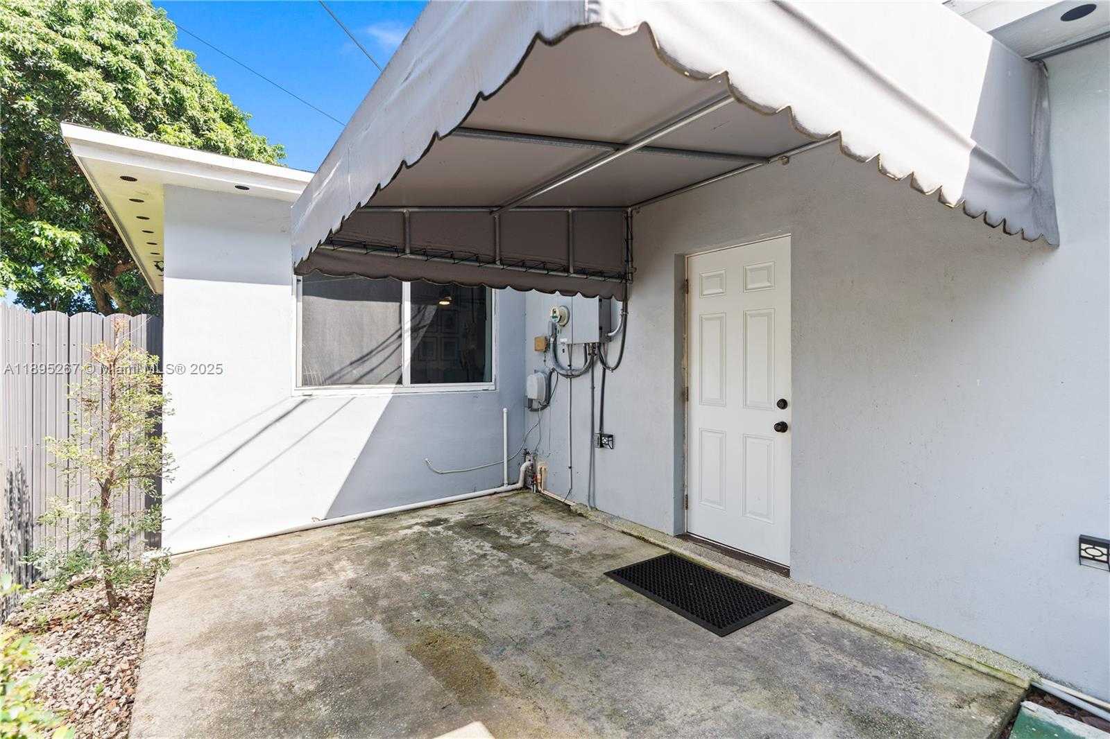 Small Image of 6791 SOUTH WEST 10TH CT, Pembroke Pines Number 21