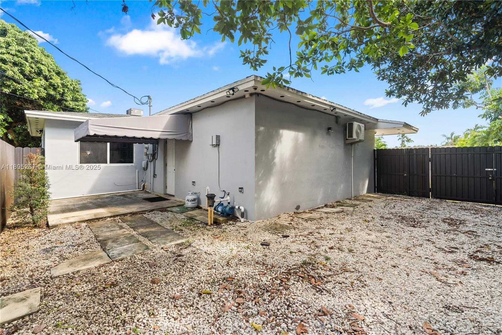 Small Image of 6791 SOUTH WEST 10TH CT, Pembroke Pines Number 22