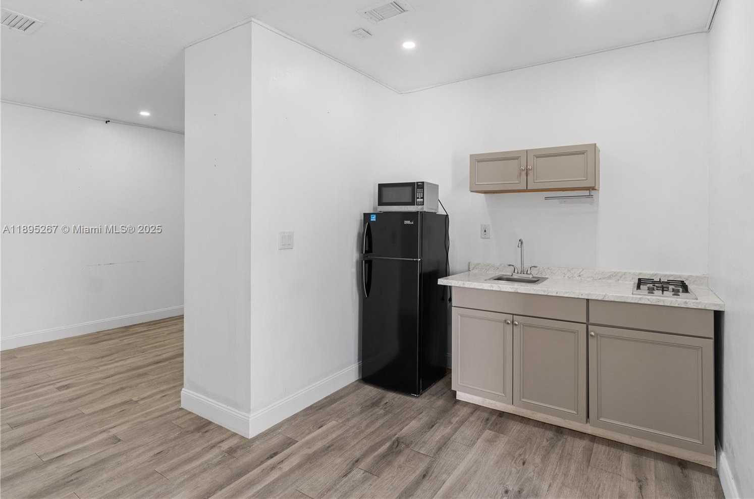 Small Image of 6791 SOUTH WEST 10TH CT, Pembroke Pines Number 23