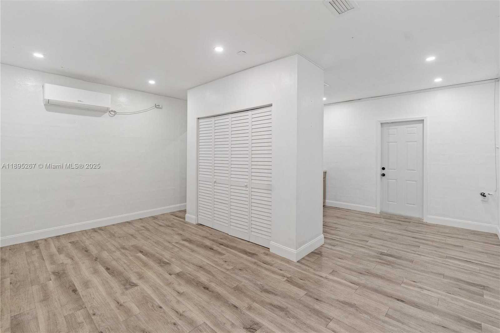 Small Image of 6791 SOUTH WEST 10TH CT, Pembroke Pines Number 24