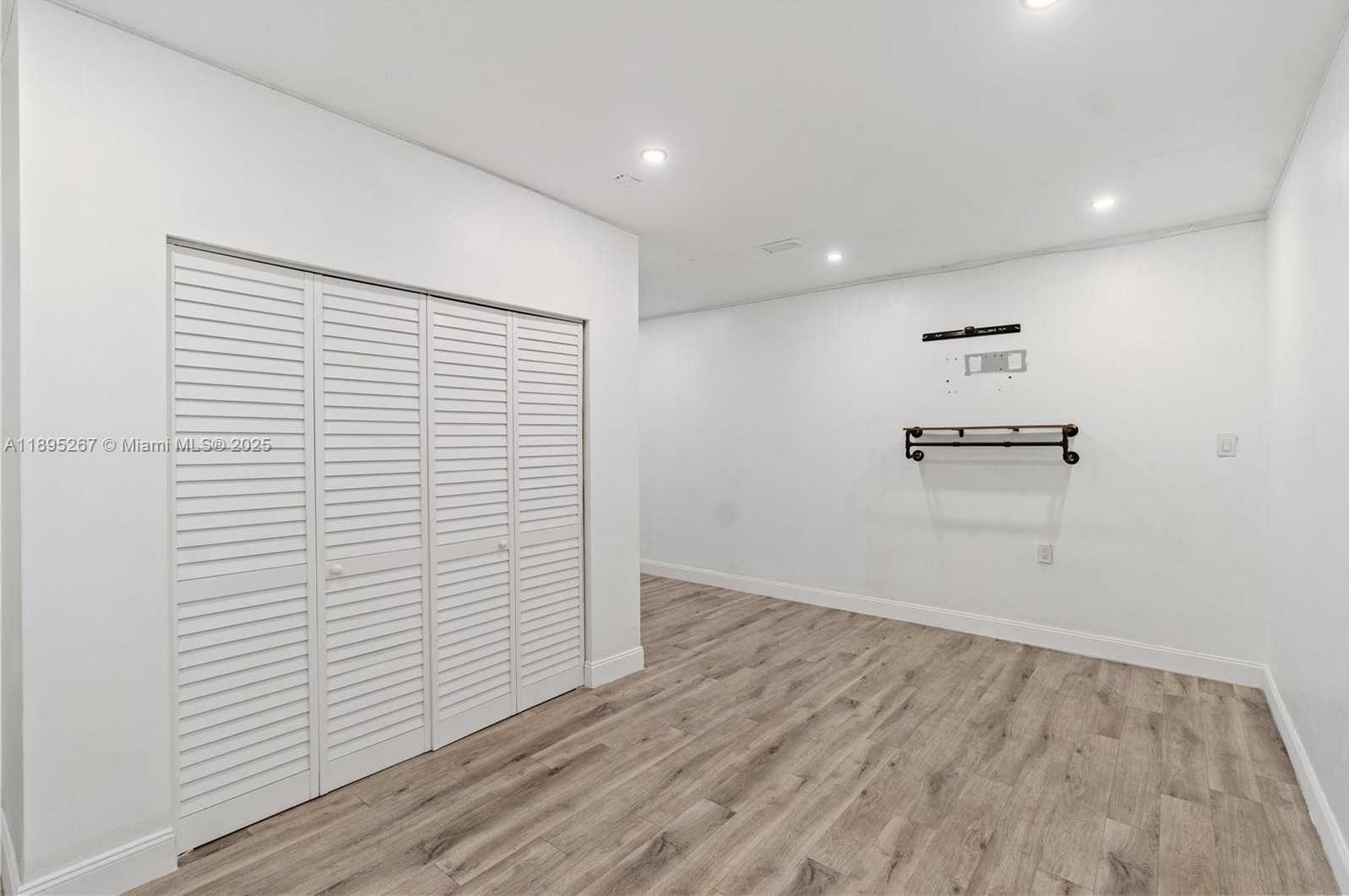 Small Image of 6791 SOUTH WEST 10TH CT, Pembroke Pines Number 25