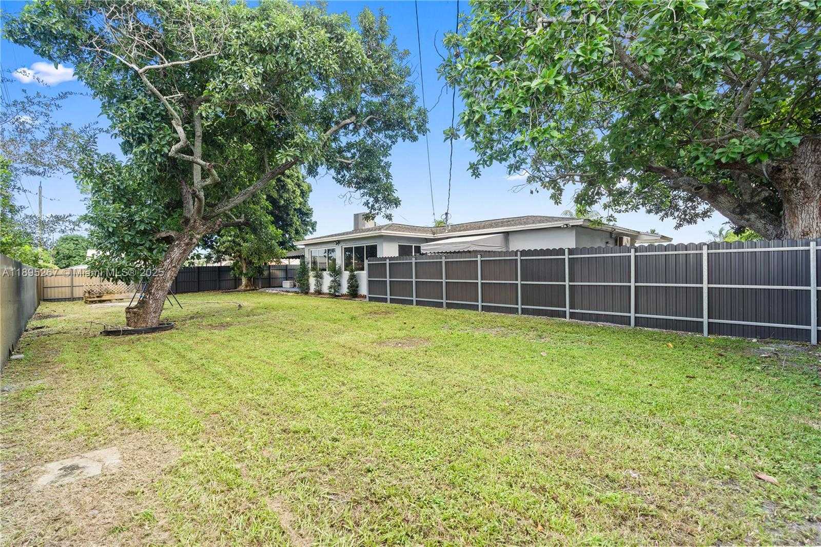 Small Image of 6791 SOUTH WEST 10TH CT, Pembroke Pines Number 27