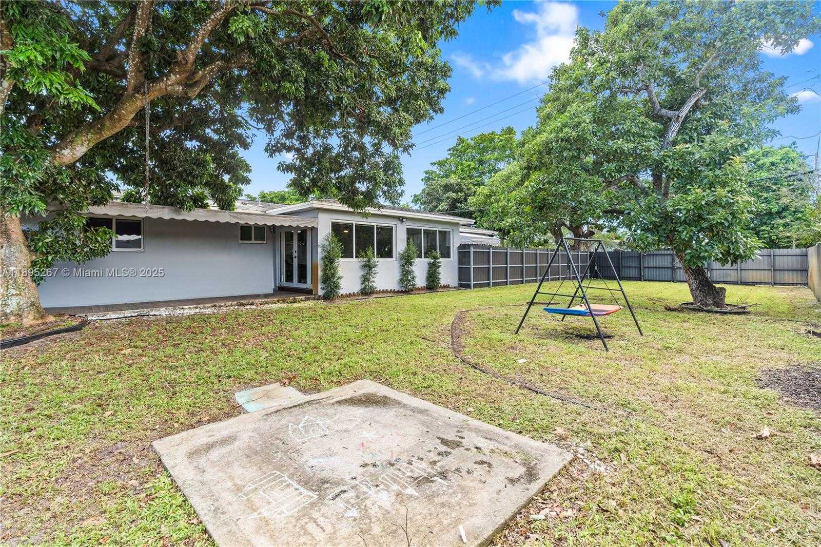 Small Image of 6791 SOUTH WEST 10TH CT, Pembroke Pines Number 28