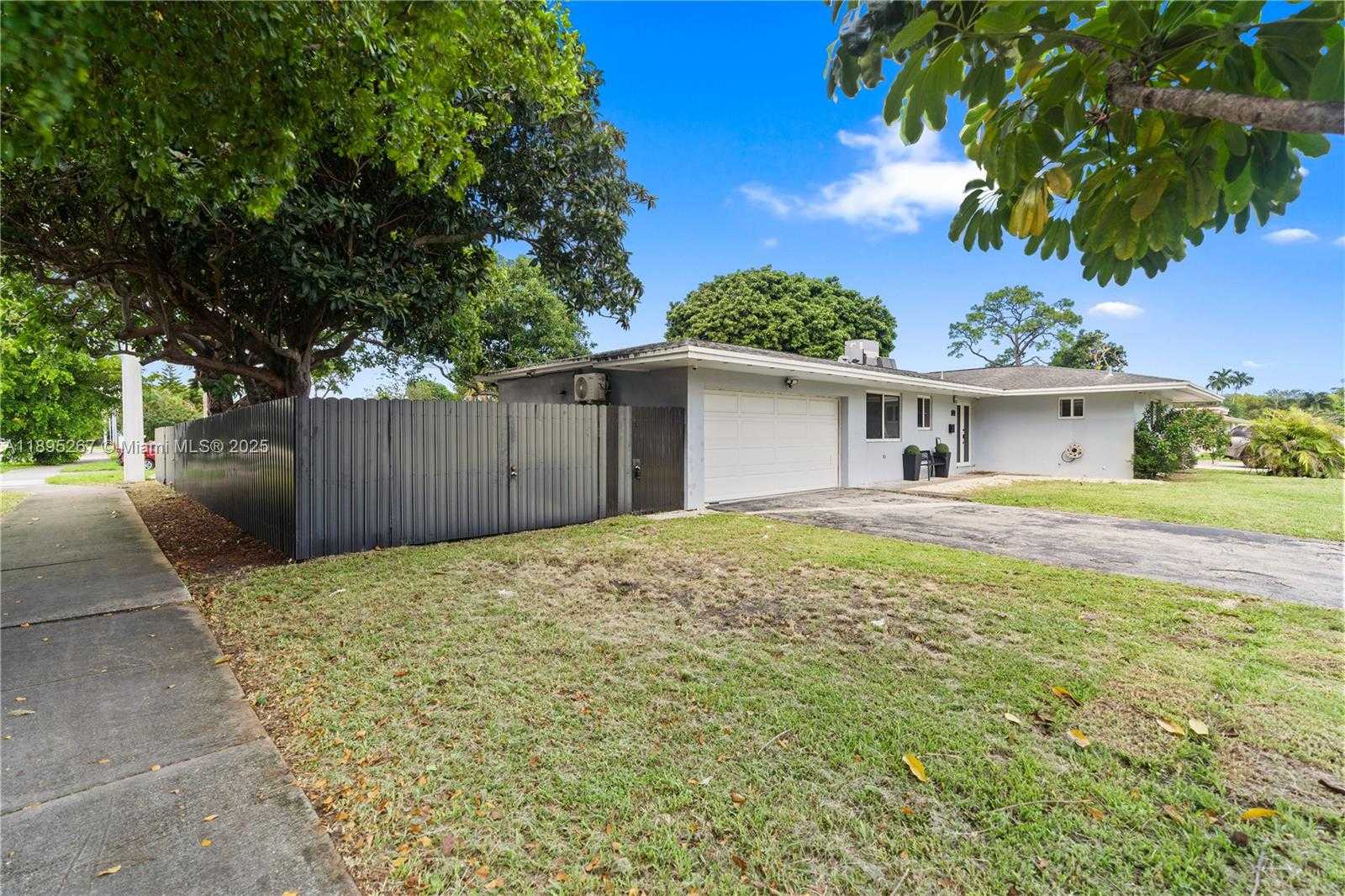 Small Image of 6791 SOUTH WEST 10TH CT, Pembroke Pines Number 29