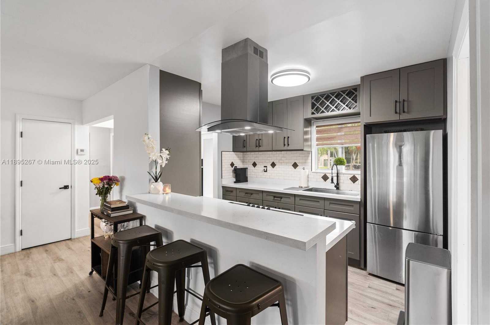 Small Image of 6791 SOUTH WEST 10TH CT, Pembroke Pines Number 9