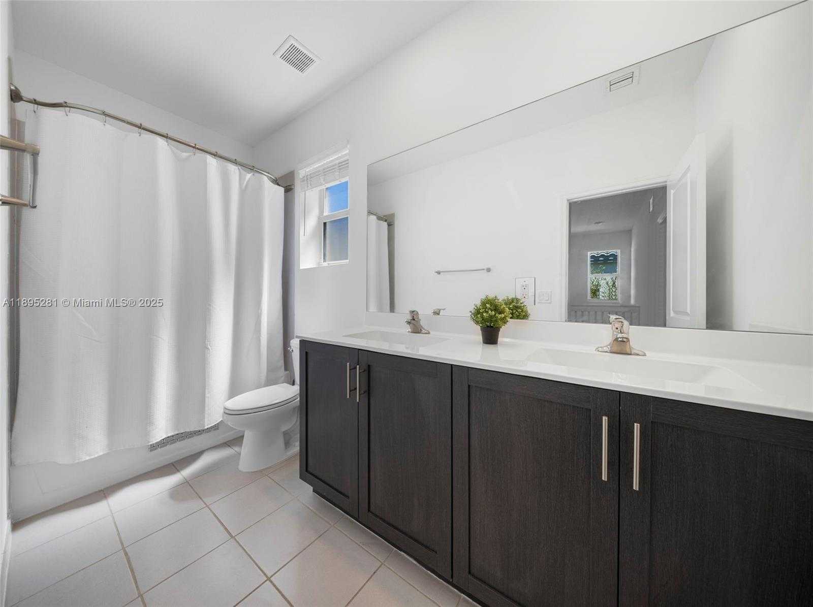 Small Image of 1411 SOUTH EAST 26TH RD, Homestead Number 11