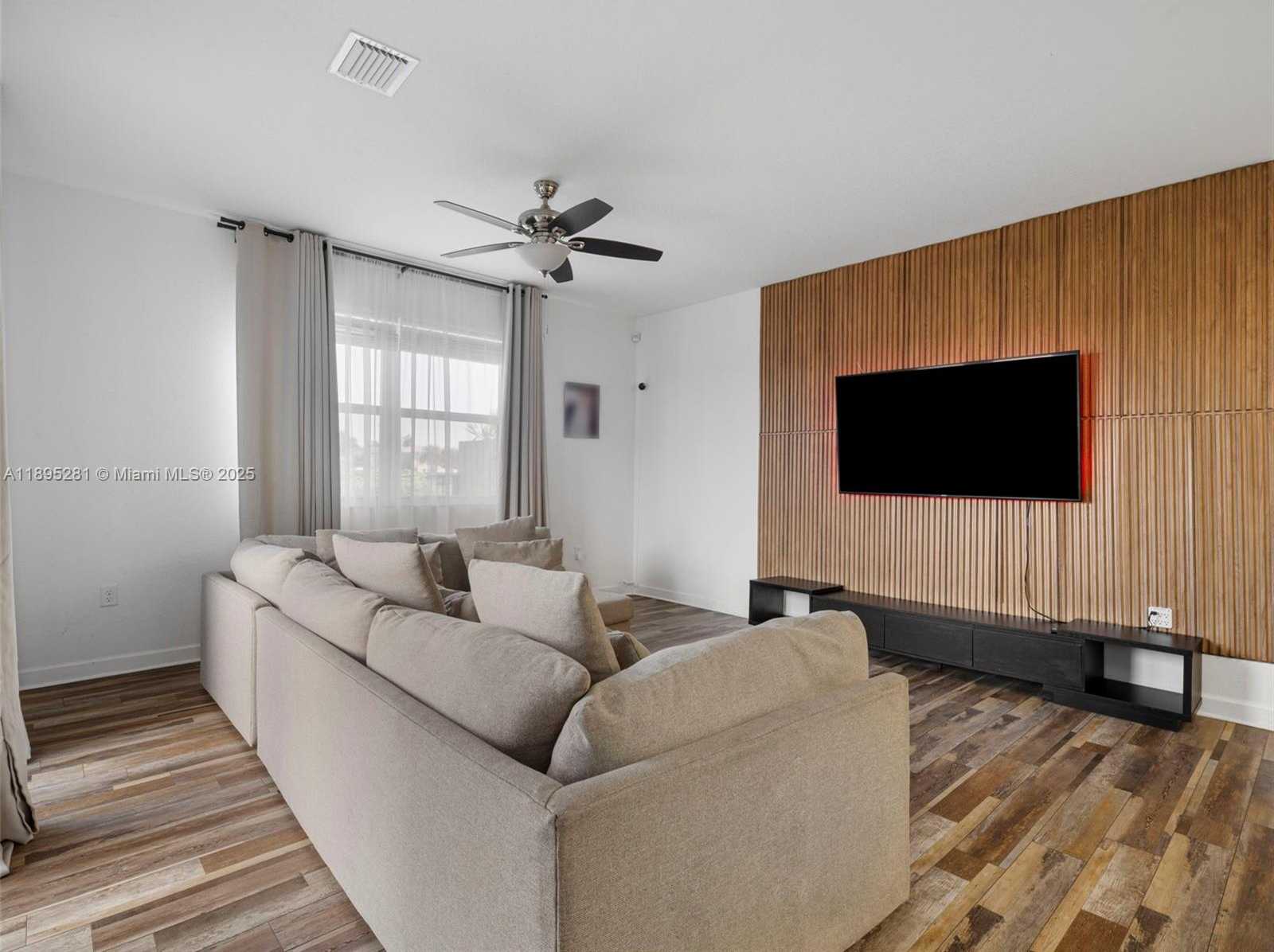 Small Image of 1411 SOUTH EAST 26TH RD, Homestead Number 20