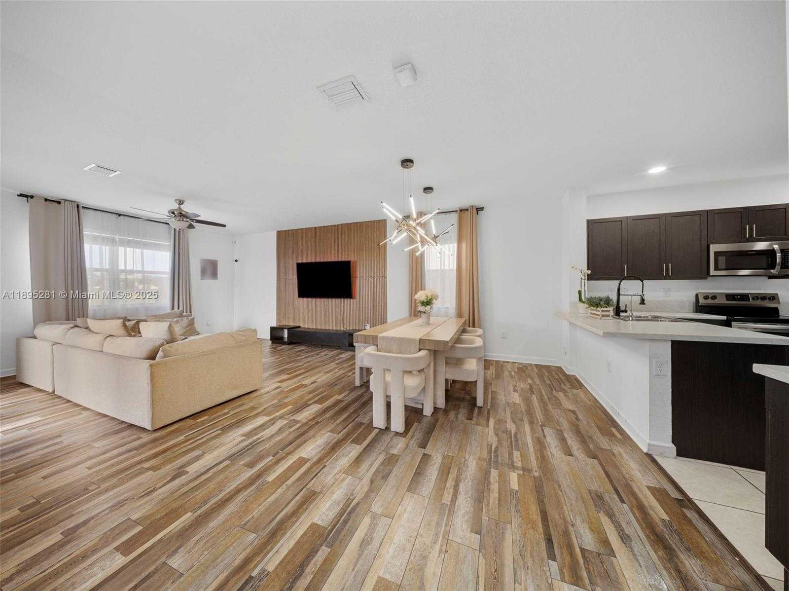 Small Image of 1411 SOUTH EAST 26TH RD, Homestead Number 22