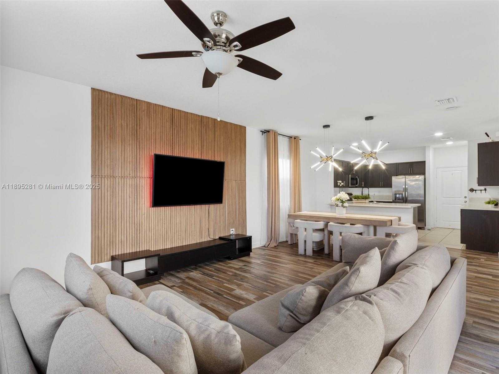 Small Image of 1411 SOUTH EAST 26TH RD, Homestead Number 28