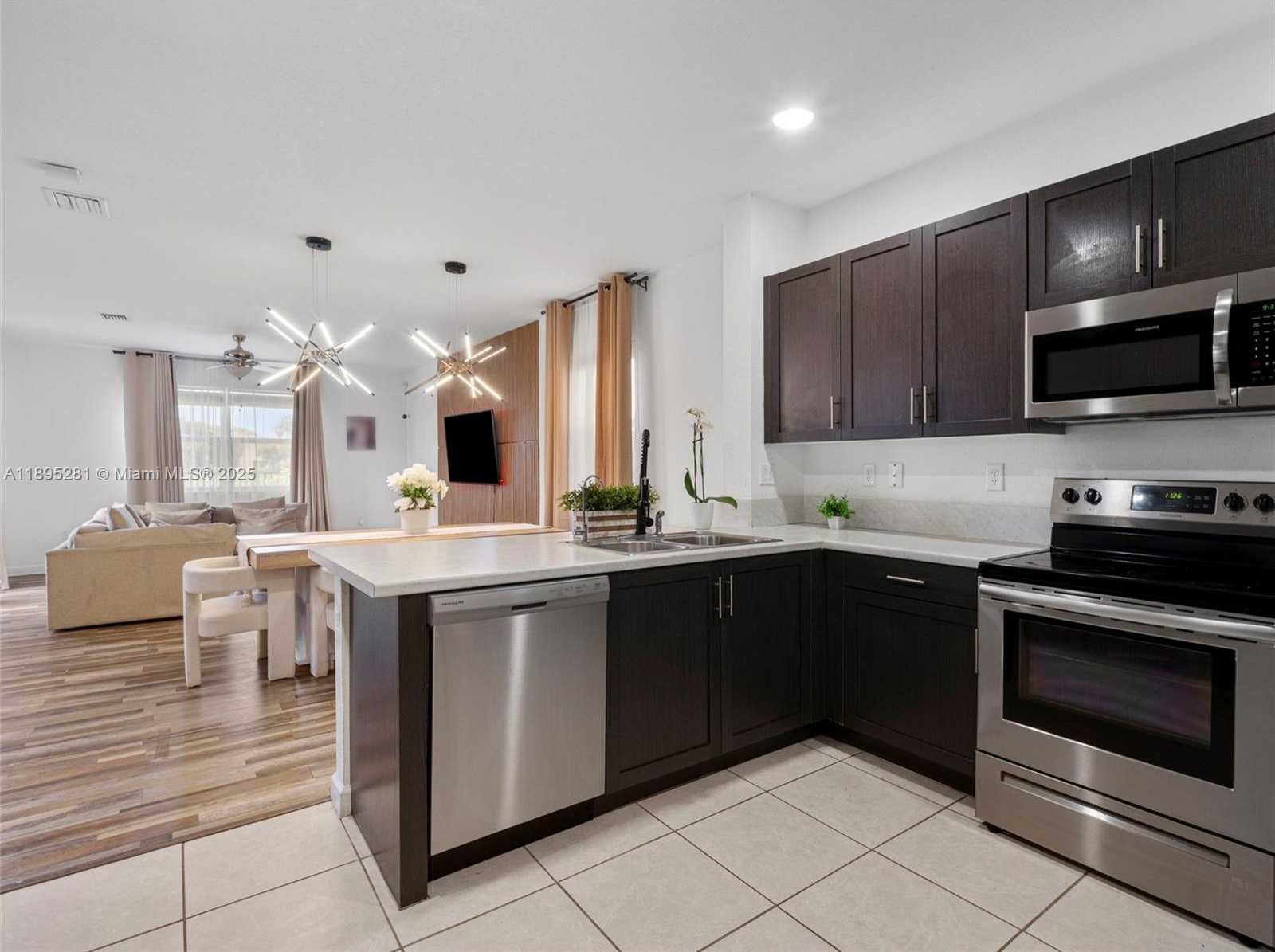 Small Image of 1411 SOUTH EAST 26TH RD, Homestead Number 33