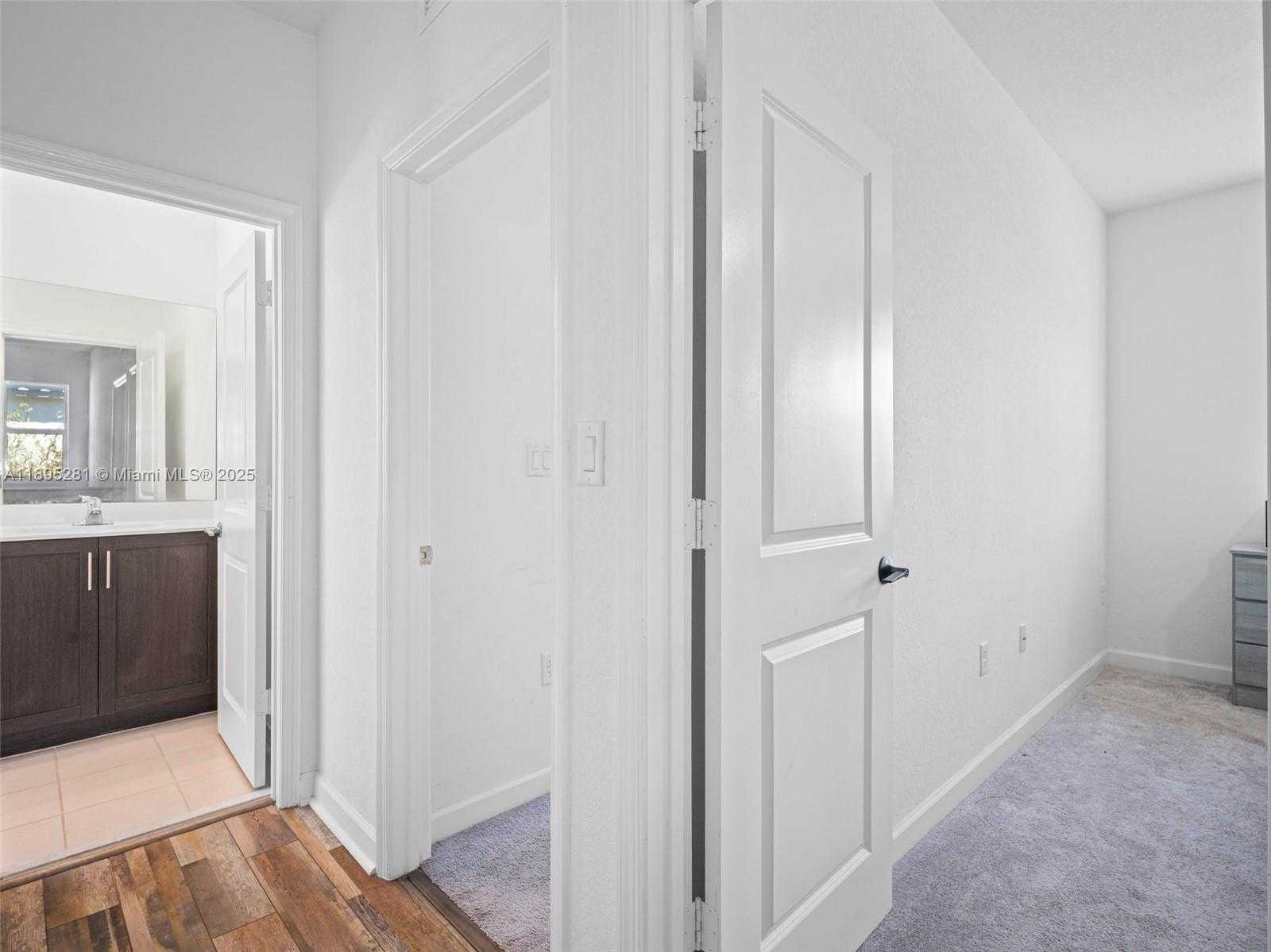 Small Image of 1411 SOUTH EAST 26TH RD, Homestead Number 39