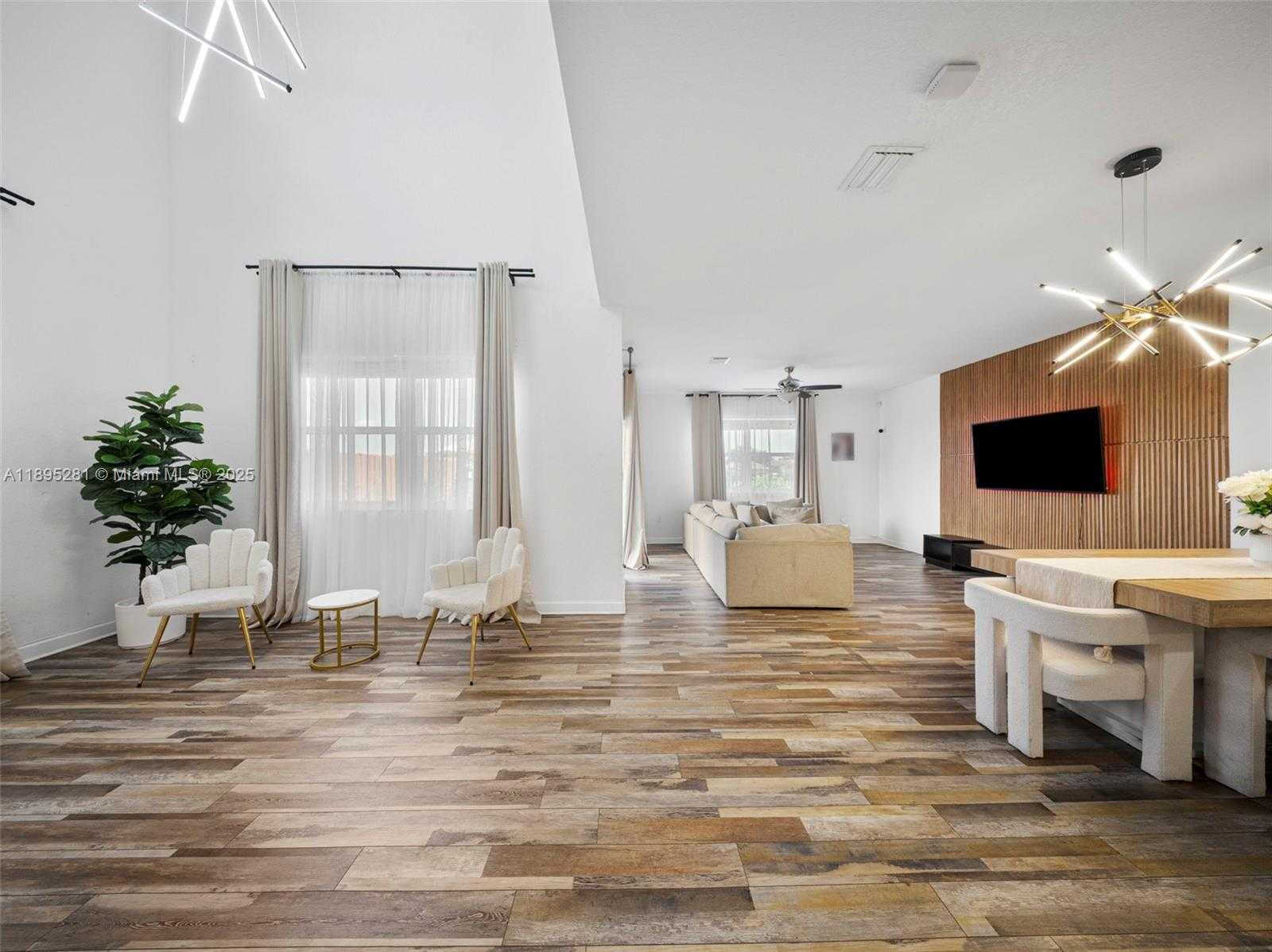 Small Image of 1411 SOUTH EAST 26TH RD, Homestead Number 4