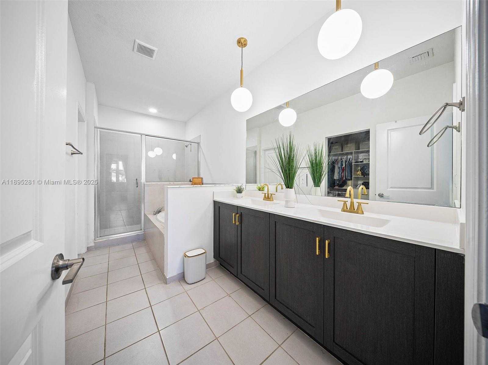 Small Image of 1411 SOUTH EAST 26TH RD, Homestead Number 43