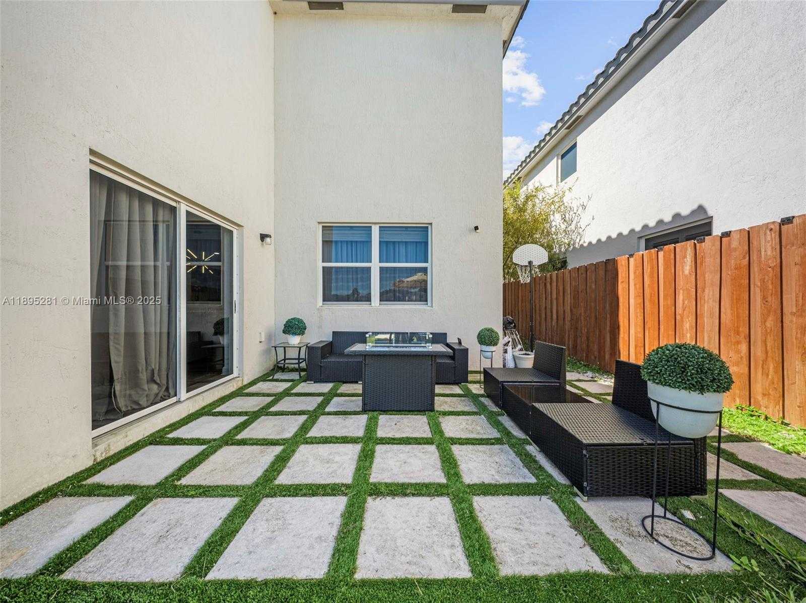 Small Image of 1411 SOUTH EAST 26TH RD, Homestead Number 53