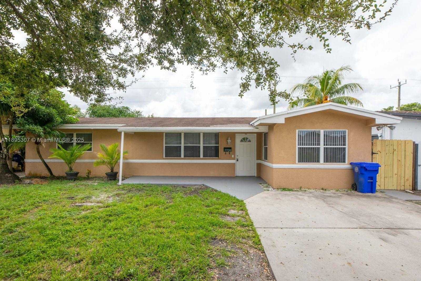Small Image of 7720 NORTH WEST 15TH ST, Pembroke Pines Number 2