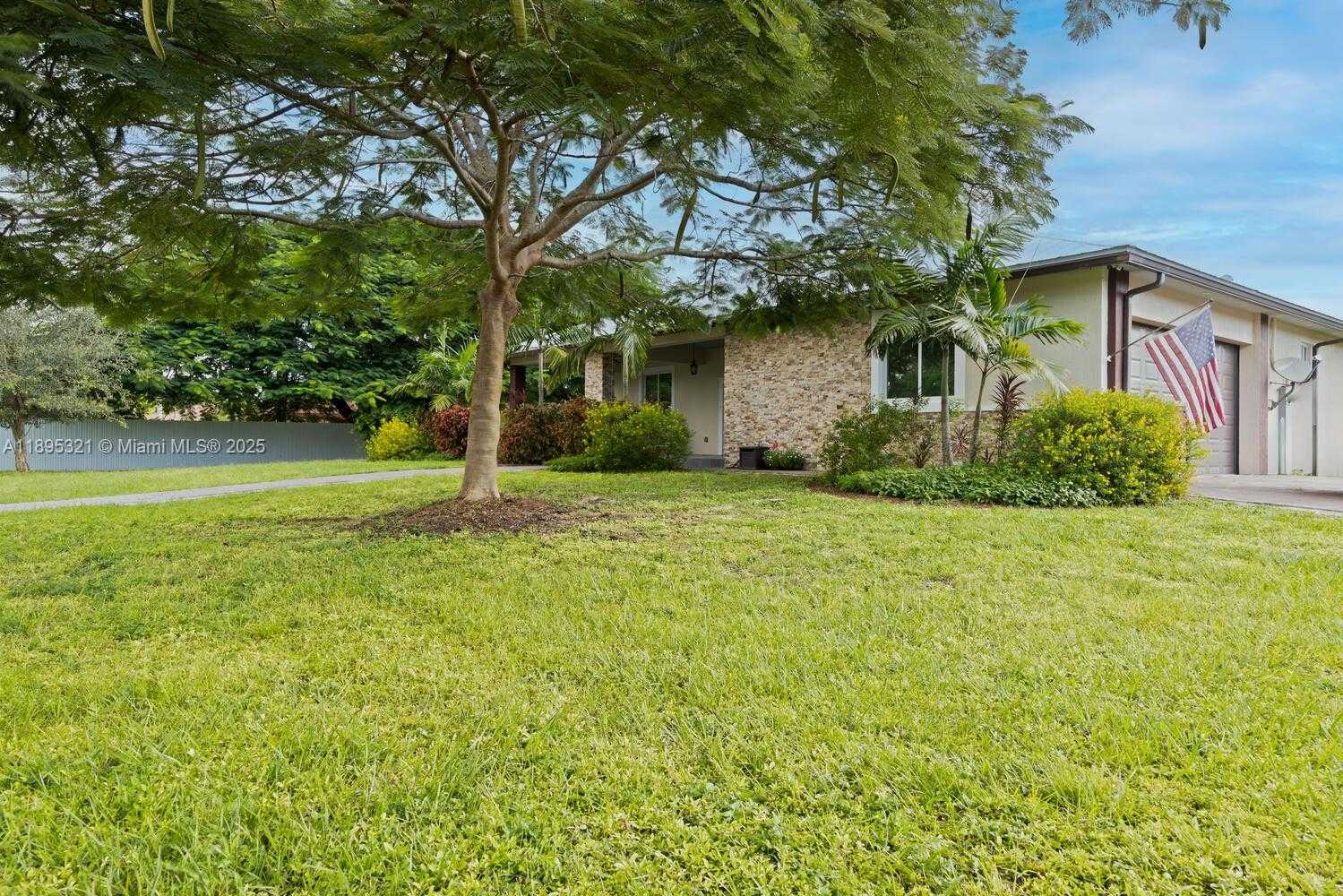 Small Image of 24301 SOUTH WEST 212TH AVE, Homestead Number 3