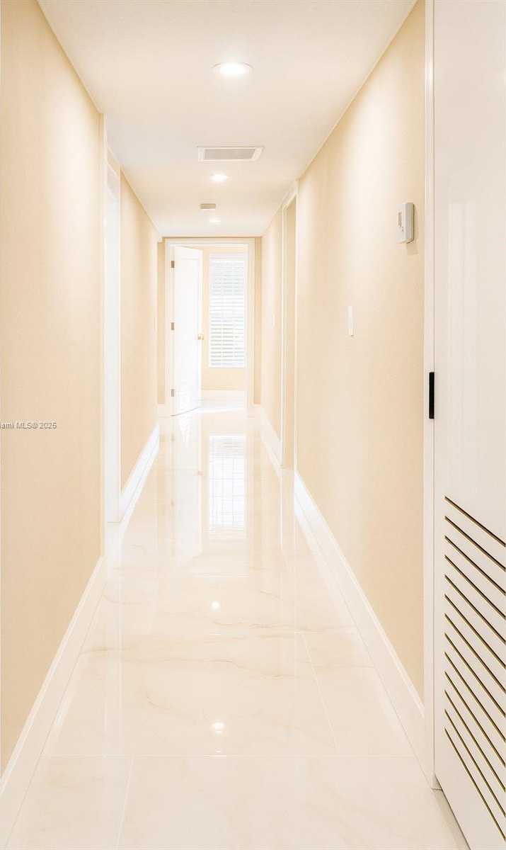 Small Image of 1399 NORTH EAST 38TH ST, Oakland Park Number 13