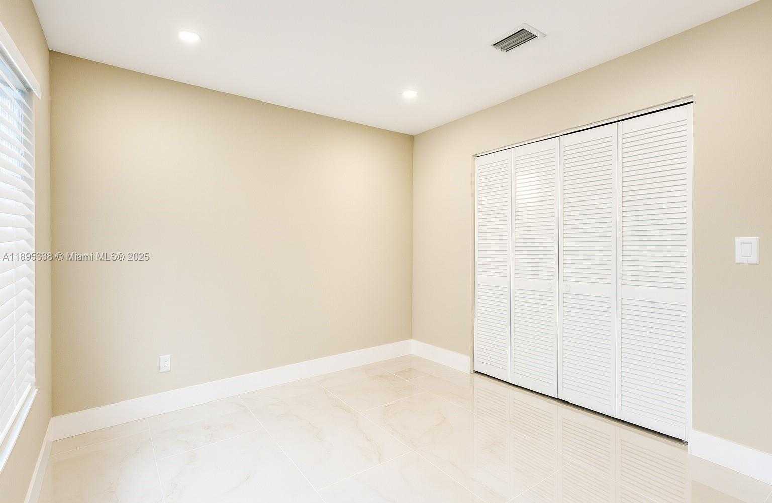 Small Image of 1399 NORTH EAST 38TH ST, Oakland Park Number 27