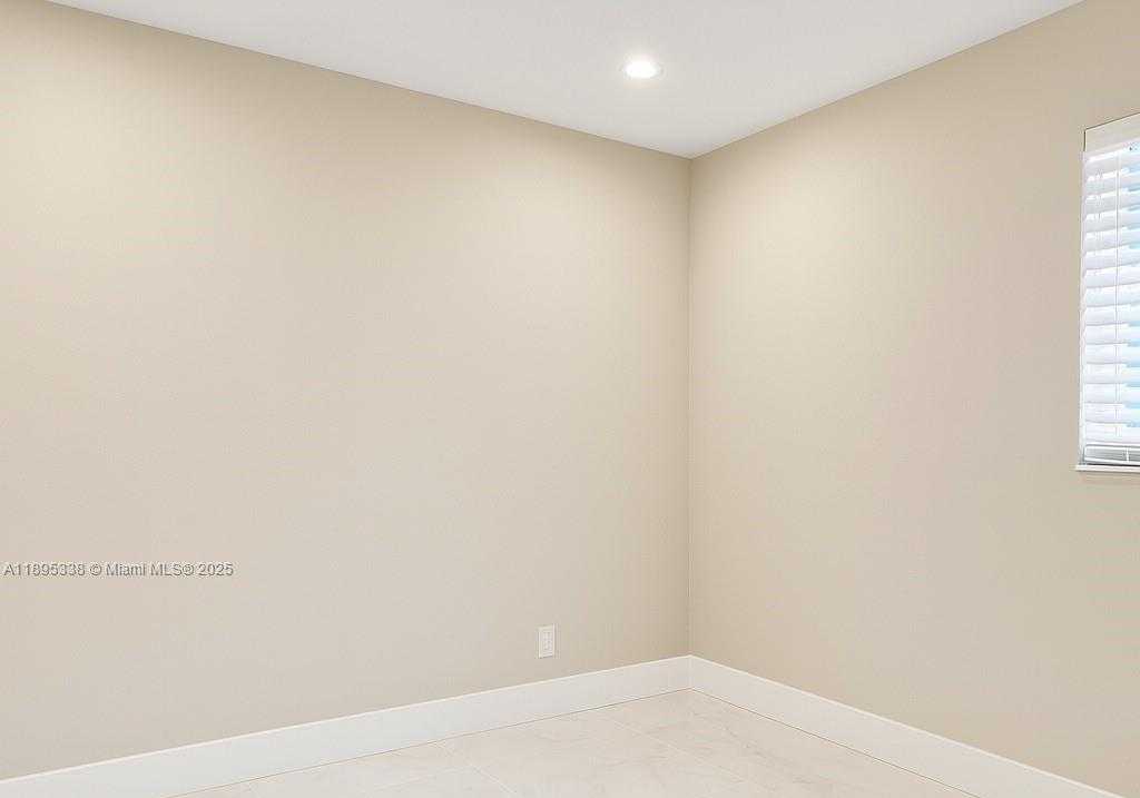 Small Image of 1399 NORTH EAST 38TH ST, Oakland Park Number 28