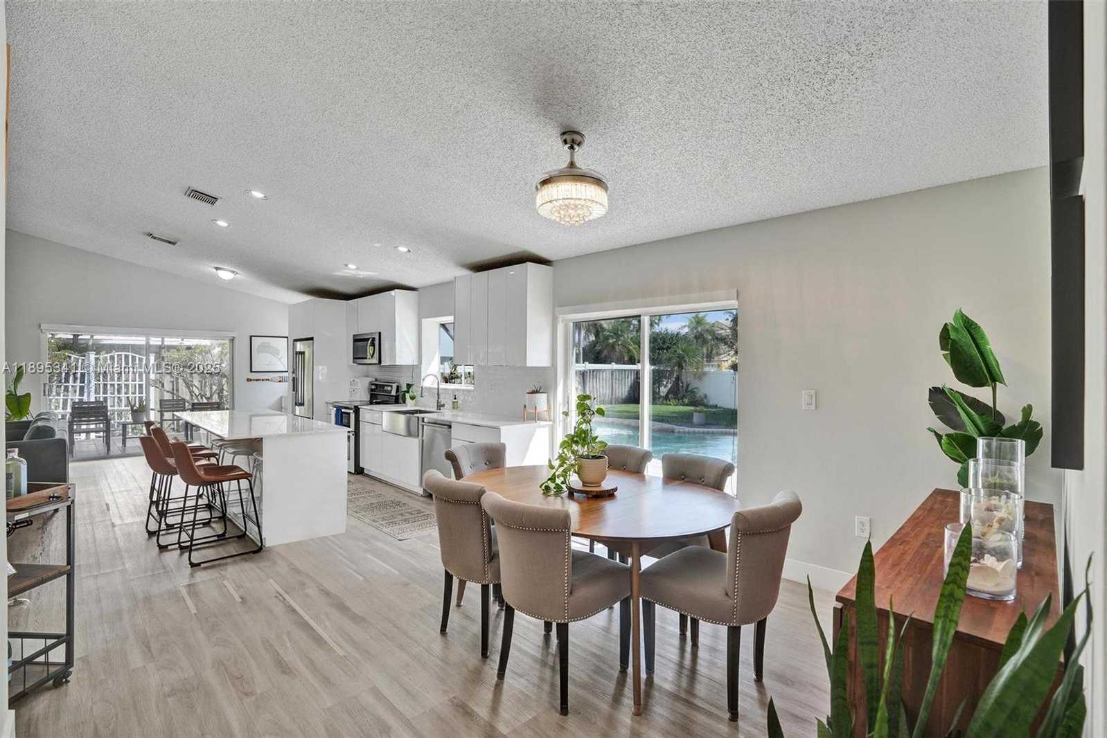 Small Image of 18951 NORTH WEST 10TH TER, Pembroke Pines Number 11