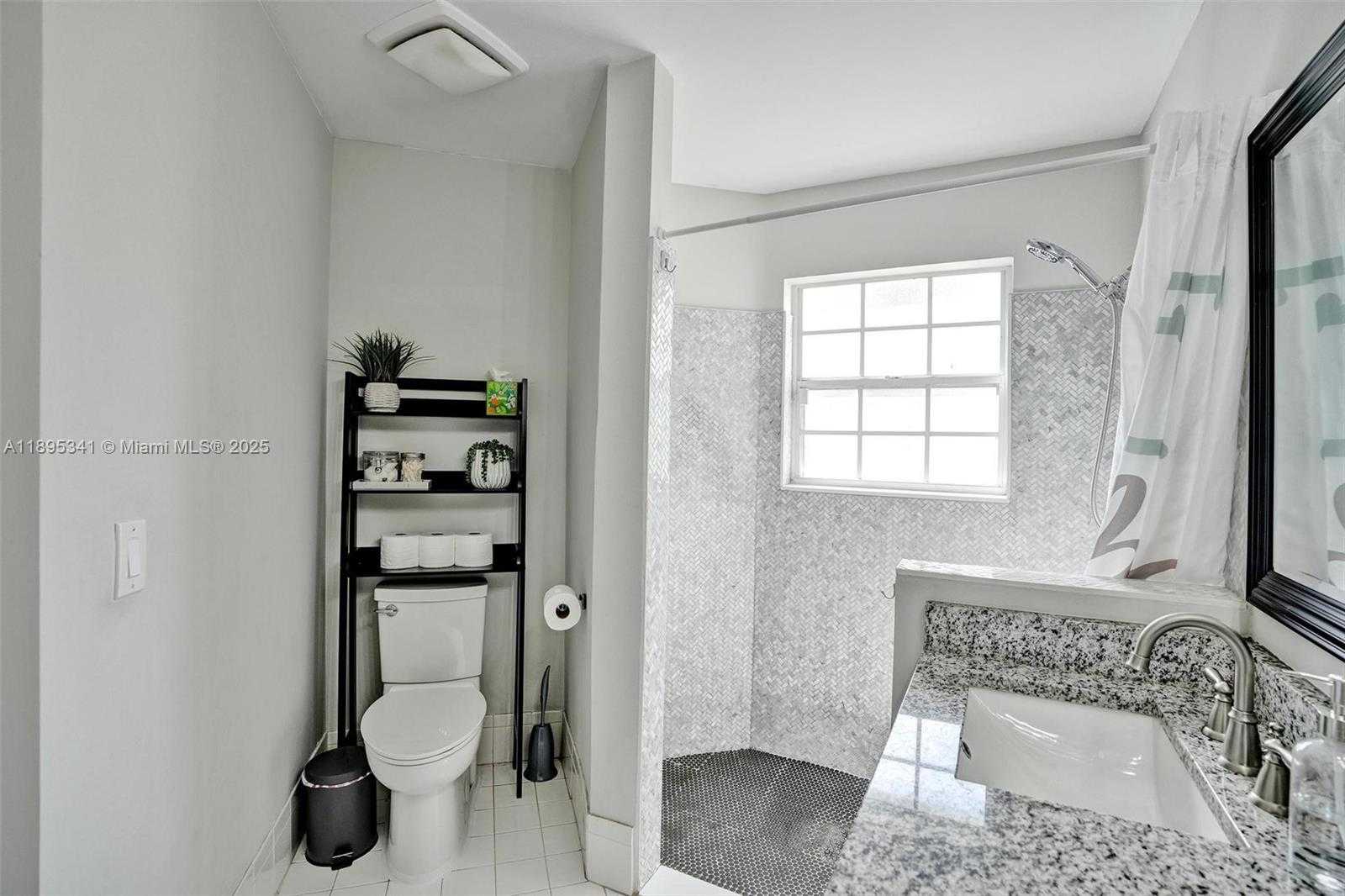 Small Image of 18951 NORTH WEST 10TH TER, Pembroke Pines Number 17