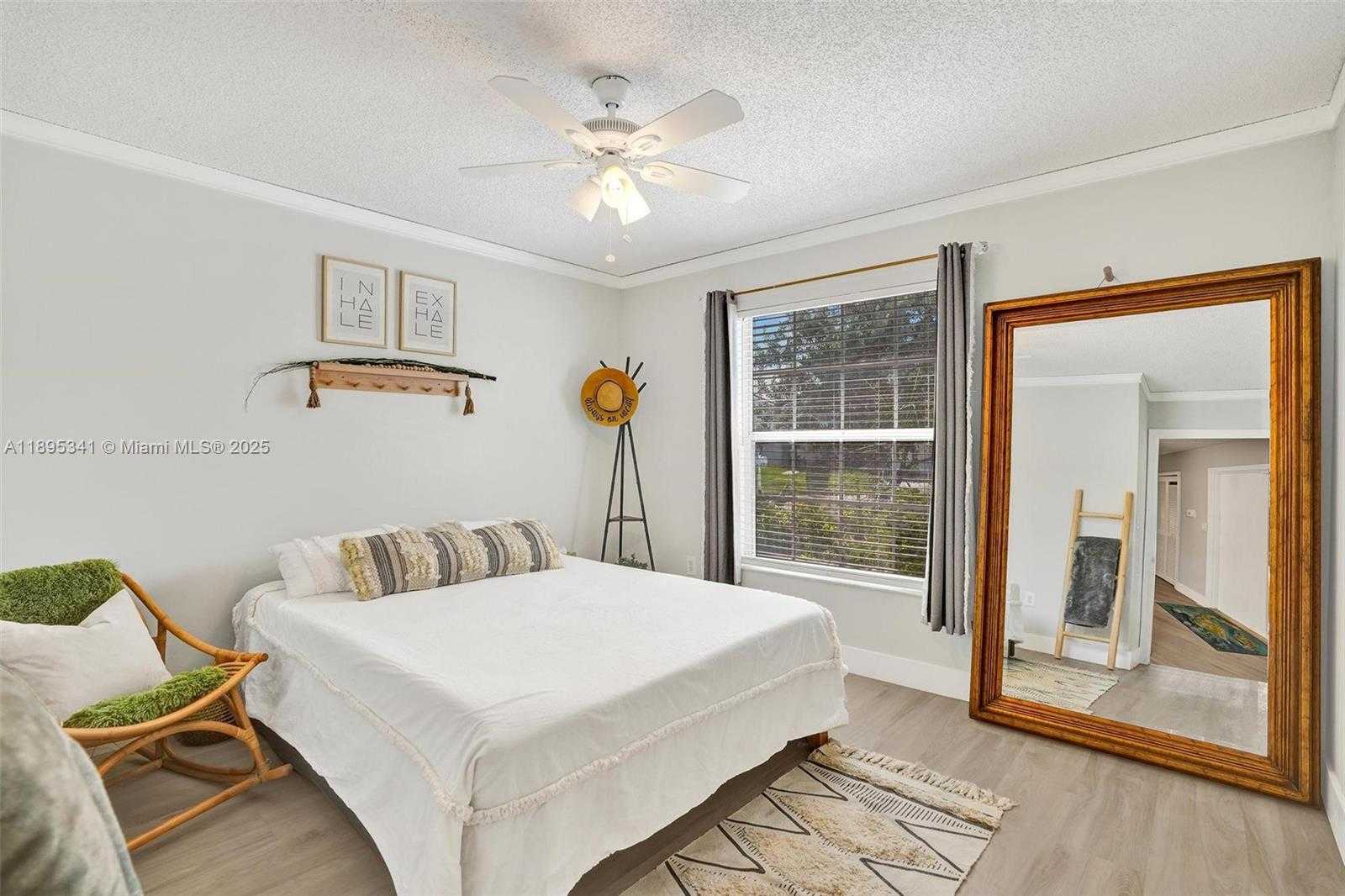 Small Image of 18951 NORTH WEST 10TH TER, Pembroke Pines Number 20