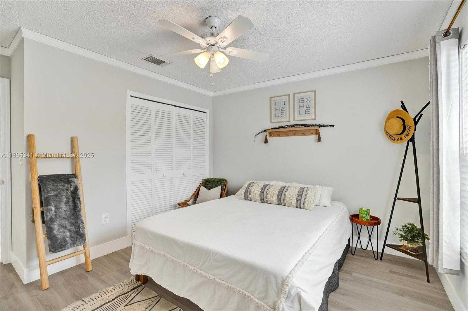 Small Image of 18951 NORTH WEST 10TH TER, Pembroke Pines Number 21