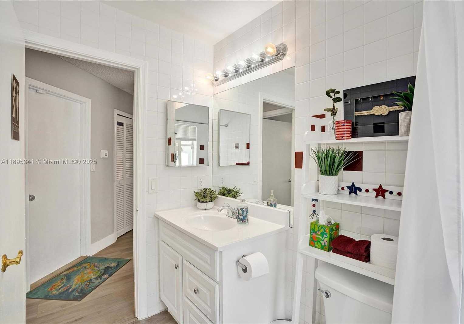 Small Image of 18951 NORTH WEST 10TH TER, Pembroke Pines Number 24