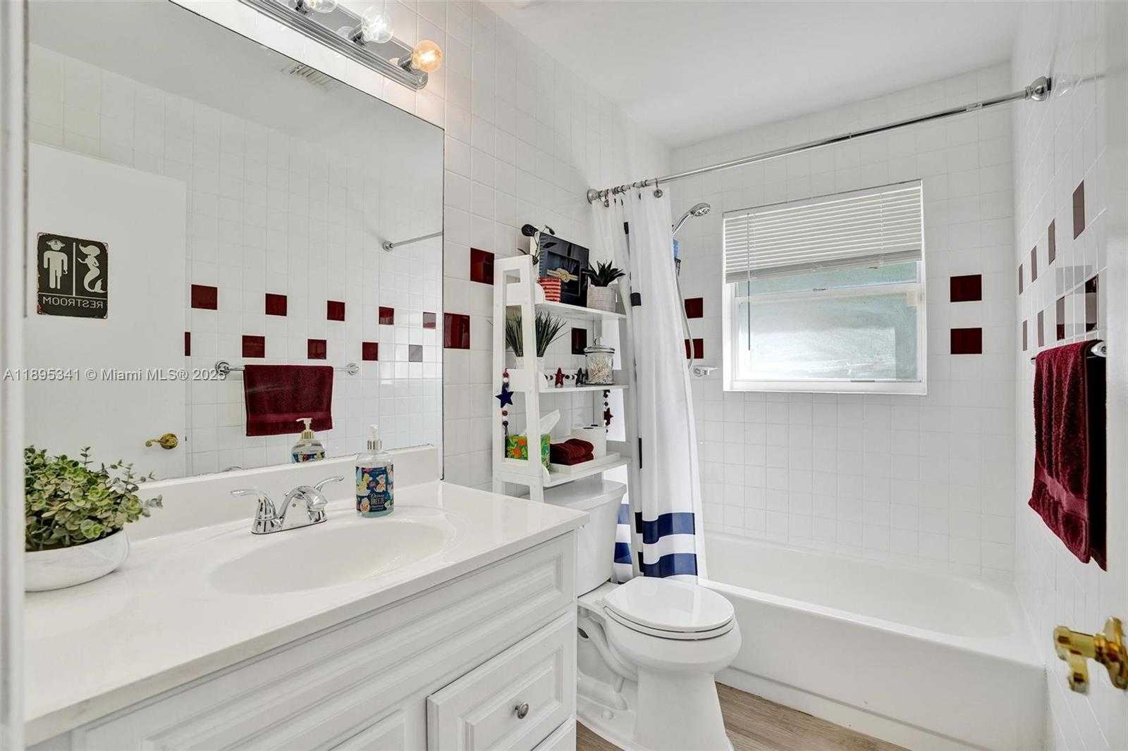 Small Image of 18951 NORTH WEST 10TH TER, Pembroke Pines Number 25