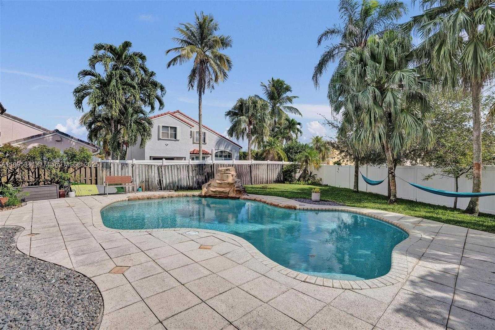 Small Image of 18951 NORTH WEST 10TH TER, Pembroke Pines Number 31