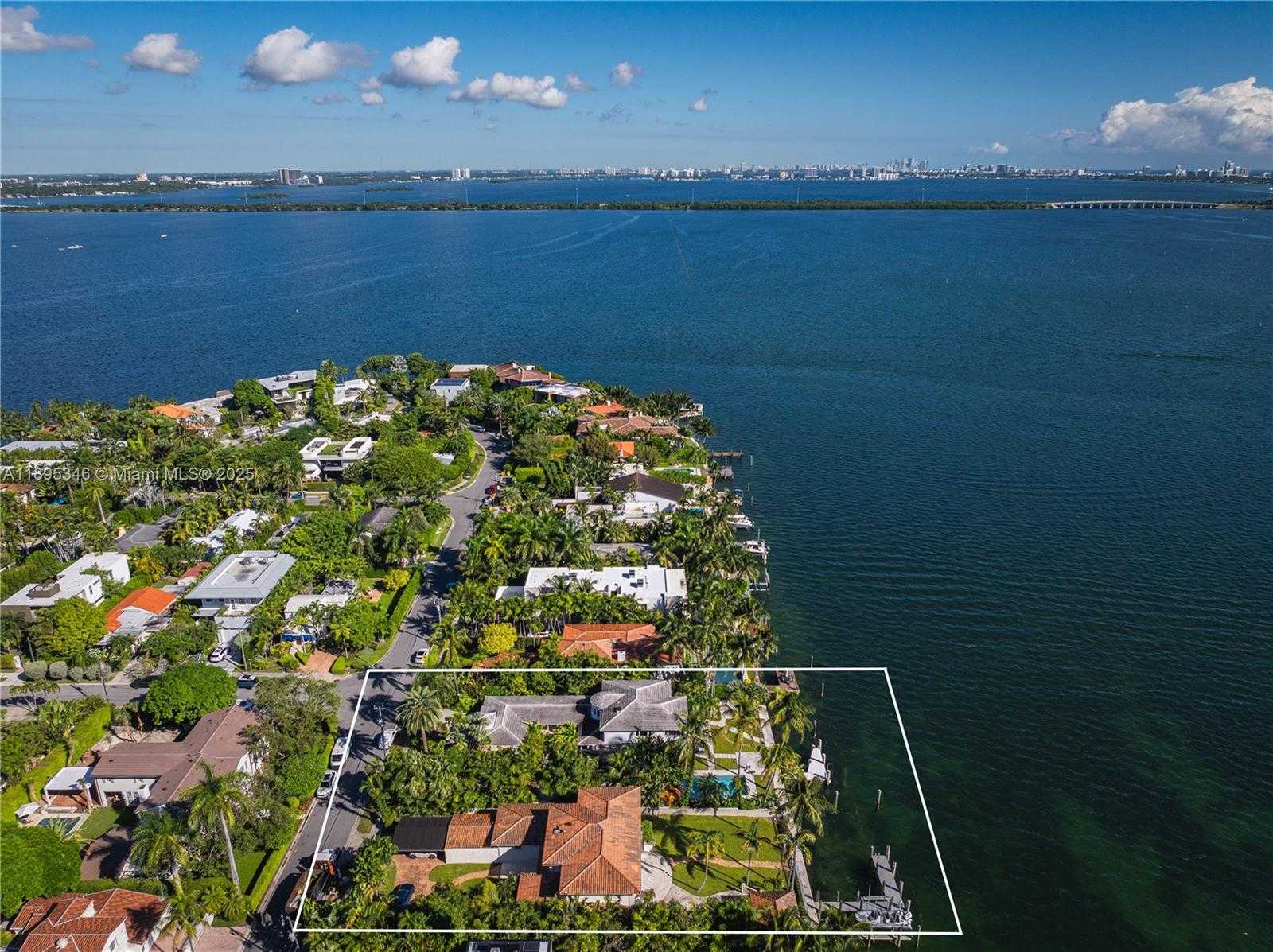 Small Image of 617 EAST DILIDO DR, Miami Beach Number 5
