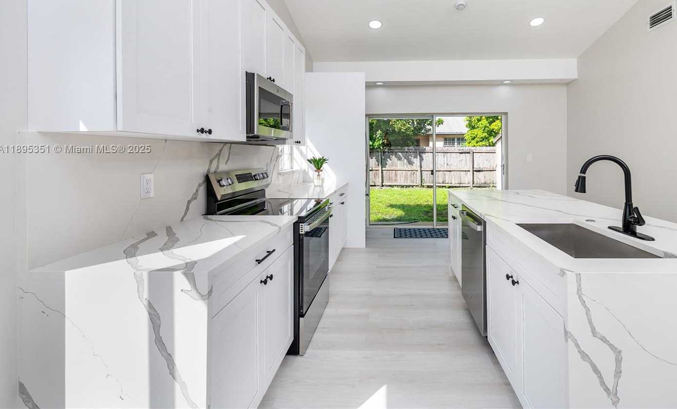 Small Image of 29790 SOUTH WEST 161ST CT, Homestead Number 4