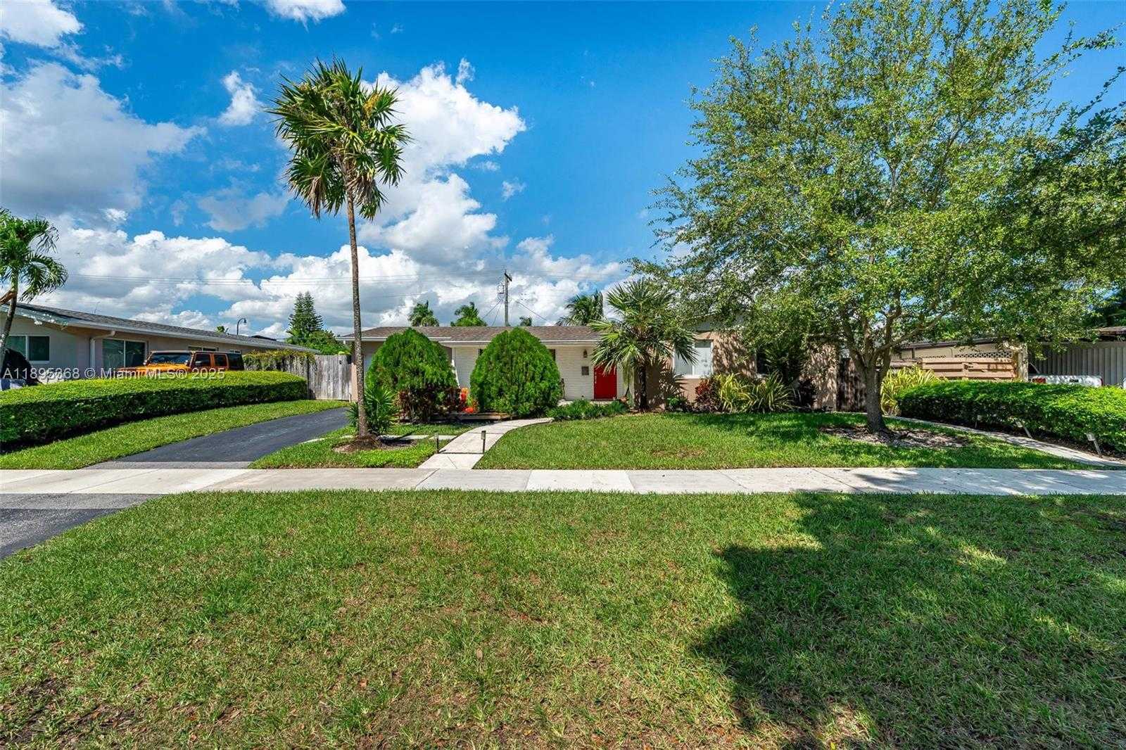 Small Image of 8761 RIDGELAND DR, Cutler Bay Number 30