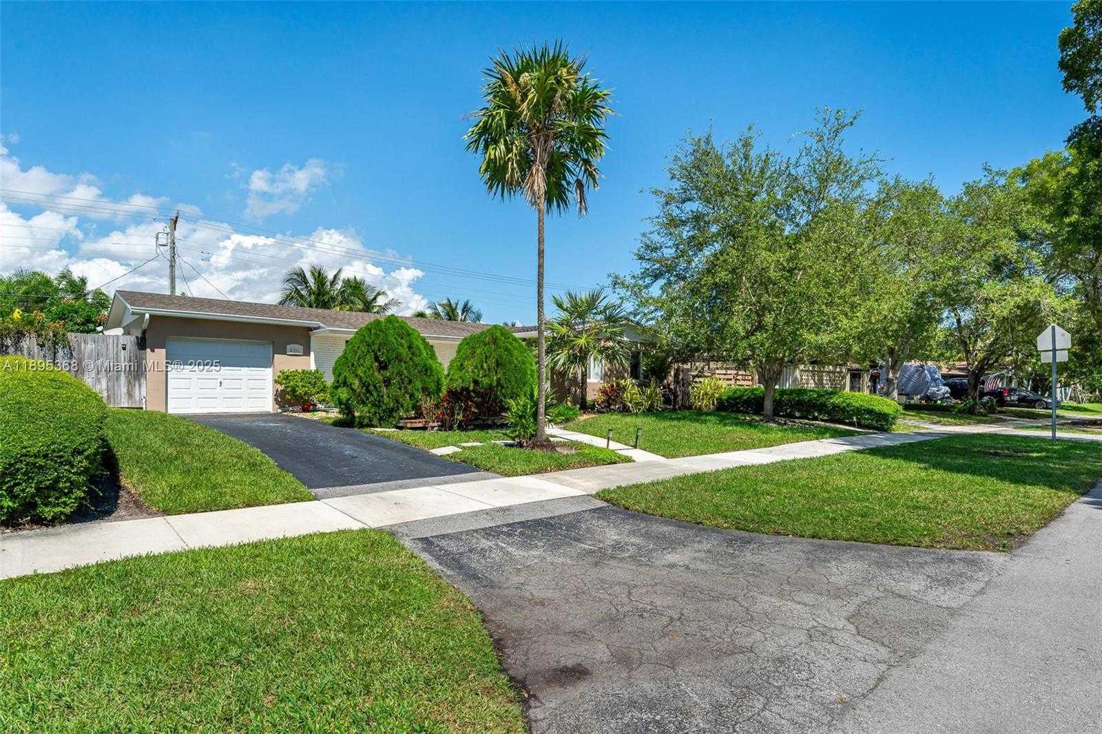 Small Image of 8761 RIDGELAND DR, Cutler Bay Number 32