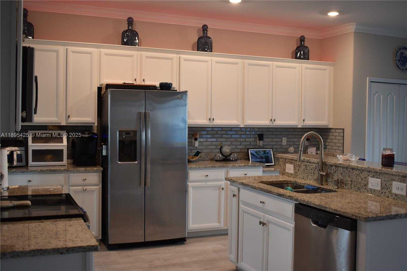 Small Image of 14555 MONROVIA LN, Fort Myers Number 15
