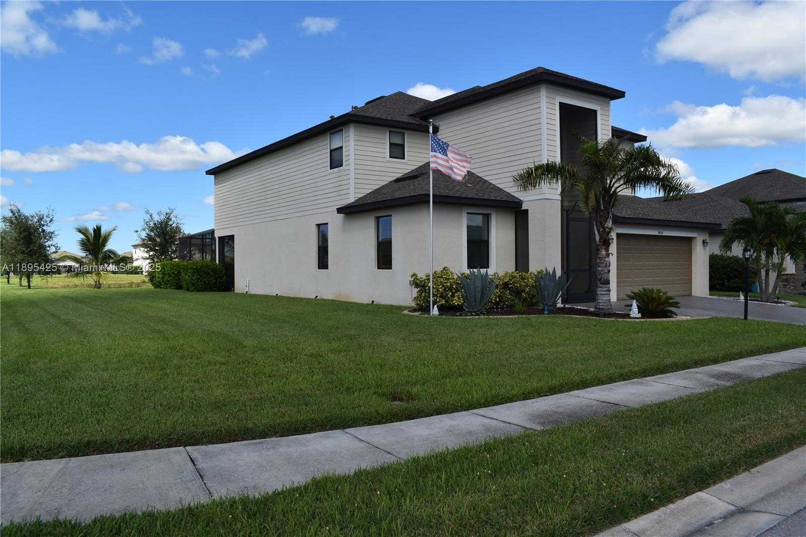 Small Image of 14555 MONROVIA LN, Fort Myers Number 2