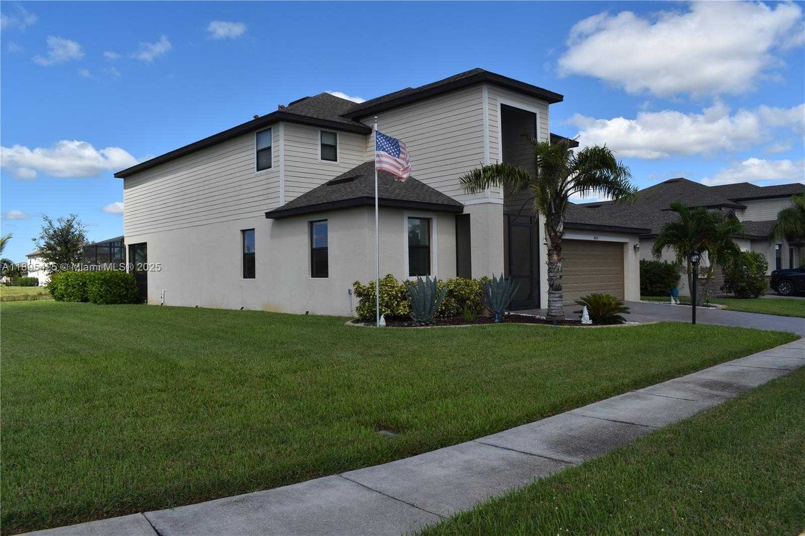Small Image of 14555 MONROVIA LN, Fort Myers Number 3