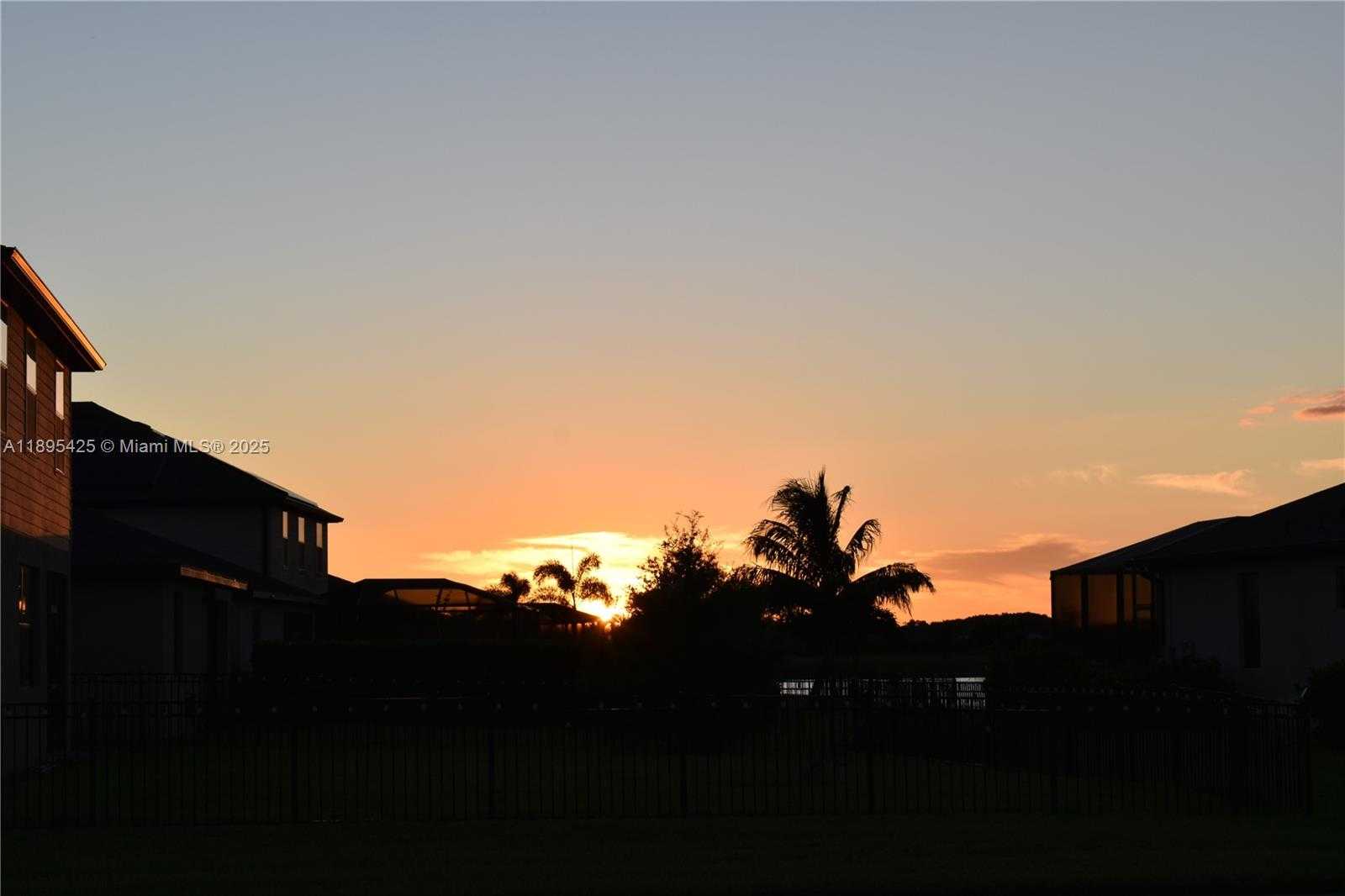 Small Image of 14555 MONROVIA LN, Fort Myers Number 5